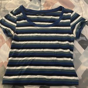 Im selling a short sleeve shirt
